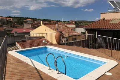 Image de Maison de vacances rurale 'La Vertedera 2' avec vue sur les montagnes, piscine et climatisation