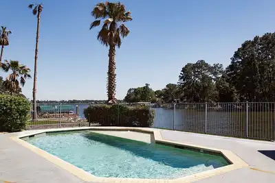 Image de Available Aug! Stay at BlueWalden waterfront, 5 ensuite bedrooms, pool/spa, dock