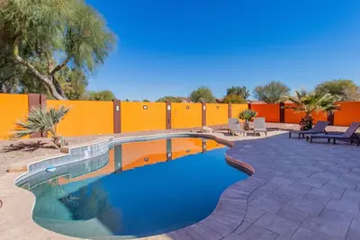 Image de Colorful 3br Home /Private, Patio +Pool+Hot Tub