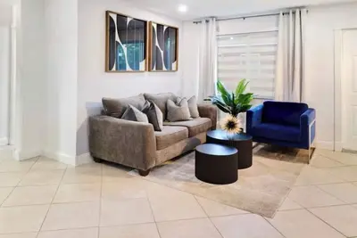 Image de Luxe Escape! Modern 2br Only 6 min to Beach