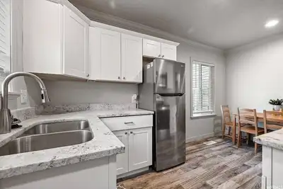 Image de Entire Tiny House! With Large Yard Fenced-In!