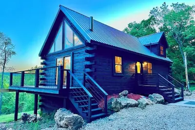 Image de Black Bear A-Frame Waterfront Log Cabin with Hot Tub Jacuzzi