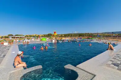 Image de Joli appartement dans une maison de vacances avec climatisation, piscine, Wifi, Tv, patio, parking