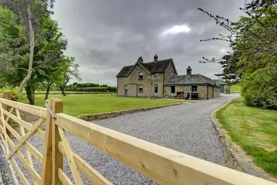 Image de The Farm House, pet friendly, luxury holiday cottage in Barton