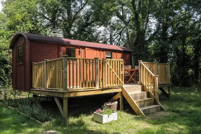Image de The Foxes Den Shepherds Hut, pet friendly in Oldbury-On-Severn