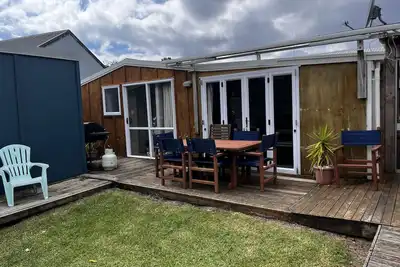 Image de Classic kiwi bach, easy walk to the beach & shops. Child friendly
