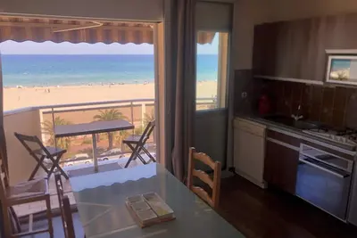 Image de Canet-Plage, T2 face mer, 46m2, traversant, parking couvert, Clim mobile, wifi