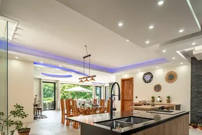 Image de Sublime Villa found where Mountains and Ocean meet with breathtaking views.