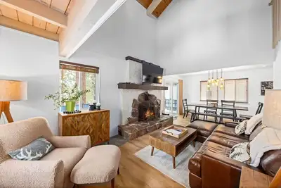 Image de Mountaintop Retreat | 5 Minute Stroll From Diamond Peak Ski Resort