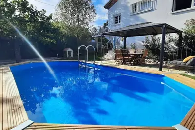 Image de Villa dans village médiéval du Gard, proche Alès, Uzès et Nîmes avec piscine.
