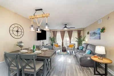 Image de Peaceful 2/2 Pondside Condo · Half Mile from Beach