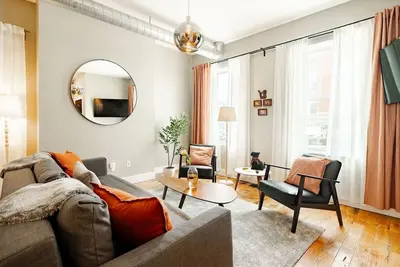 Image de Lux Parkside Townhome | Free Parking | Walk to All