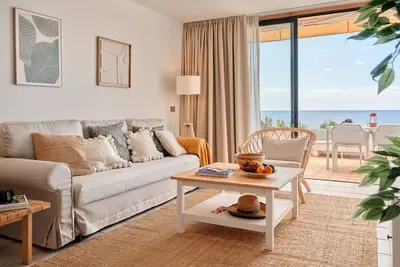 Image de Sea Oasis: Exclusive Apartment with Pool and Sea View - Tranquility and Comfort, 131