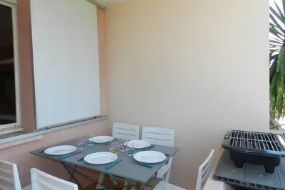 Image de Charmant T2 à Bormes-les-Mimosas, 4 couchages, parking, proche mer et commerces, ménage inclus
