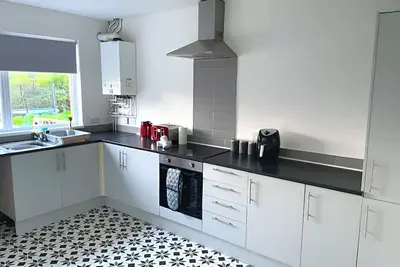 Image de Serene 4 Br Retreat on Cefn Road: Your Cozy Haven
