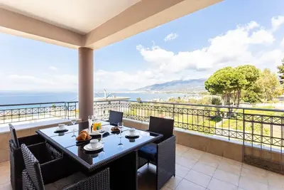 Image de Verga Beachside Getaway with Panoramic Seaviews