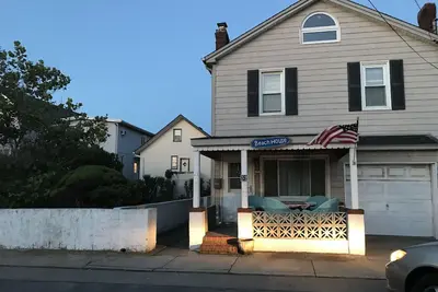 Image de Beach House In The Heart Of East Atlantic Beach. Steps To Private Beach