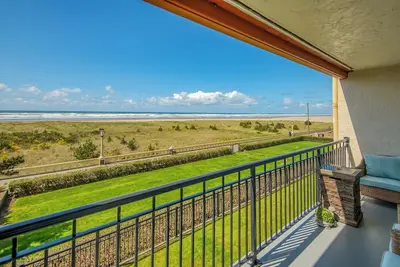Image de Oceanfront 2rd floor Balcony 2 blocks to Turnaround-Work Remotely
