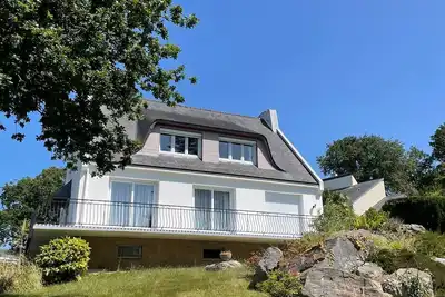Image de Grande maison indépendante à 100m de la mer
