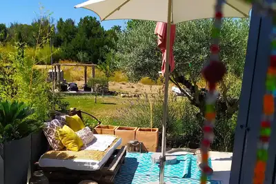 Image de Beautiful house with garden near the city