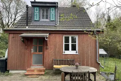 Image de Ruhig und Idyllisch: Kleines Ferienhaus am Waldrand - S-bahn-nähe - Zentrumsnah