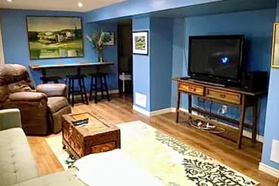 Image de Charming Basement Apartment Minutes From Downtown, Little Lake, And Amenities