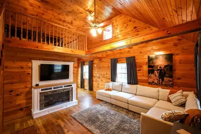 Image de 3 miles to the Buffalo River. High speed internet. Private! Great fire pit