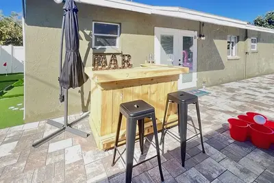 Image de Backyard Paradise - Pool, Mini Golf & Bar