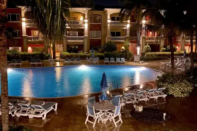 Image de Stunning Infinity Bay. Pool and Ocean View. Mere steps to the beach.