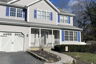 Image de 12 minutes to Saratoga Springs, easy drive to Lake George,