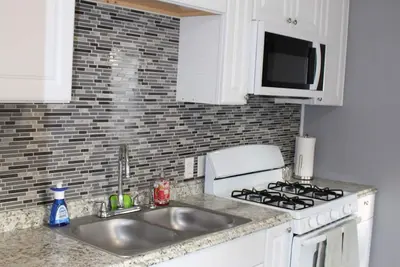 Image de Cozy home walking distance from the beach, festivals & Bremerton-Seattle ferry.