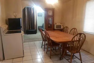 Image de 2 Bedroom apartment in time for the solar eclipse!