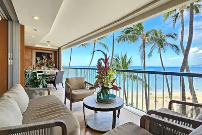 Image de Stunning 1st Floor 🌴 Beachfront 2bd Sans Souci w/Parking 🐬