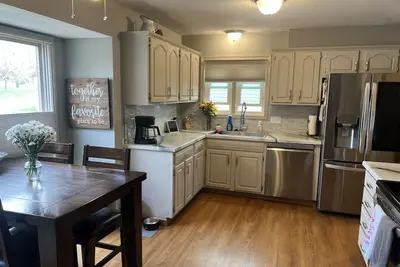 Image de 4 Br, 3 full, bath. Lots of Room in Quiet Neighborhood cul-de-sac!