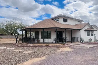 Image de 5 acre Modern Farmhouse with horse property! Pet Friendly!