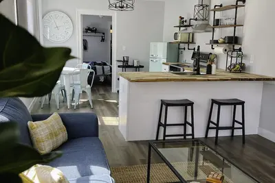 Image de Charleston Cottage - Minutes from Everything