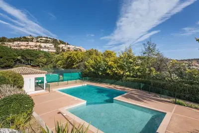Image de Bel appartement dans une maison de vacances avec piscine, Wifi, Tv, patio, animaux admis et parking