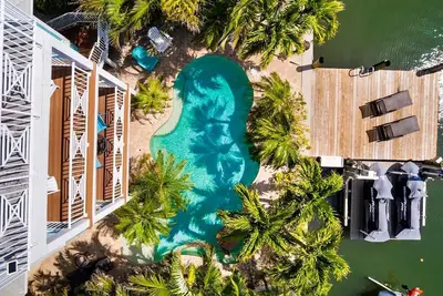 Image de My Grand Floridian: Canal Front, Dock, Pool, Games by Anna Maria Life Vacation Rentals