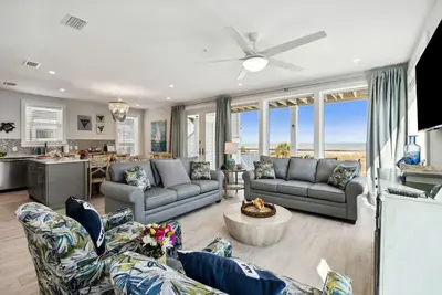 Image de Ocean Lookout #2 | Heated Pool | Beachfront Deck | Stunning Ocean Views