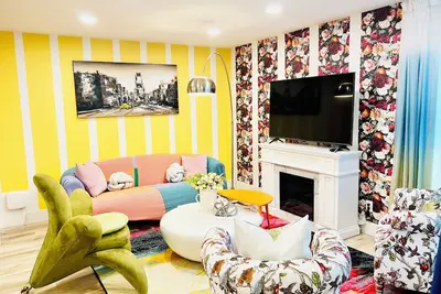 Image de Fun Group Stay - A/C -  5 Mins to Wem - King Bed - Sleep16 - Crib