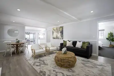 Image de Bay Breeze Manor: Grand 5br Queenslander Haven