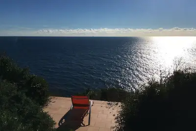 Image de Maison face à la mer. Accès privé à la plage.