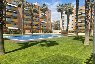 Image de Sunny Apt, 2 Streets From The Beach + Community Green Area  +  Swimming Pool.