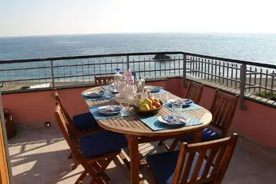 Image de Arveja Sea Breeze House by the beach best sea view