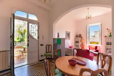 Image de Mary Bridge apartment in villa near best beaches
