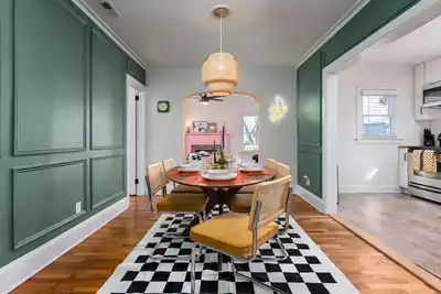 Image de Groovy Downtown Getaway! Game Room, Grill & More