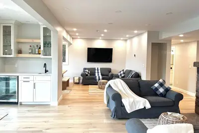 Image de Lake Rosseau private retreat over an acre and huge private waterfront! !