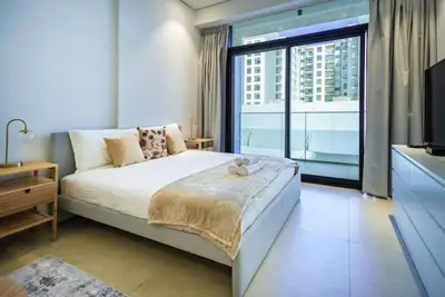 Image de Breezy Dubai Evenings: Chic Studio in Myka, Impz