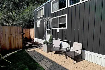 Image de Less is more! Pet friendly Tiny Home near Chicago! \n