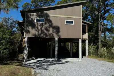 Image de 3/2 with Bay views, 7min walk to Beach, Community Pool, Book Now!